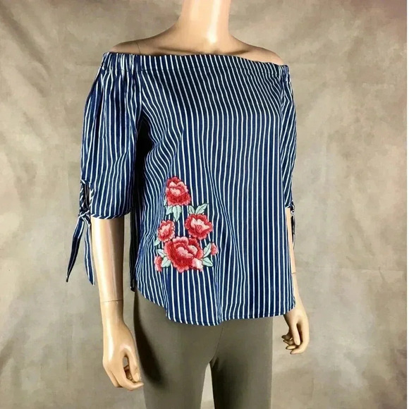 KENSIE Blue Striped Off The Shoulder Top NWT MEDIUM - Picture 1 of 9